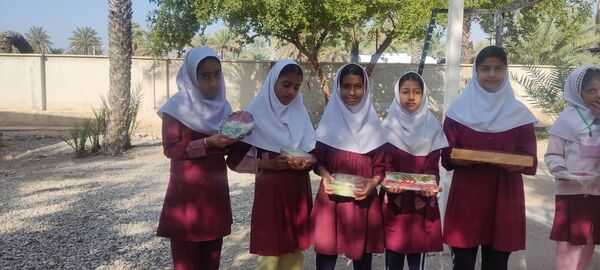 صبحانه نمادین دانش‌آموزان دبستان مولوی فین