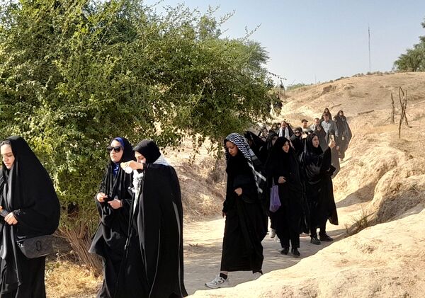 اعزام دختران دانش‌آموز شهر جعفریه قم به اردوی راهیان نور