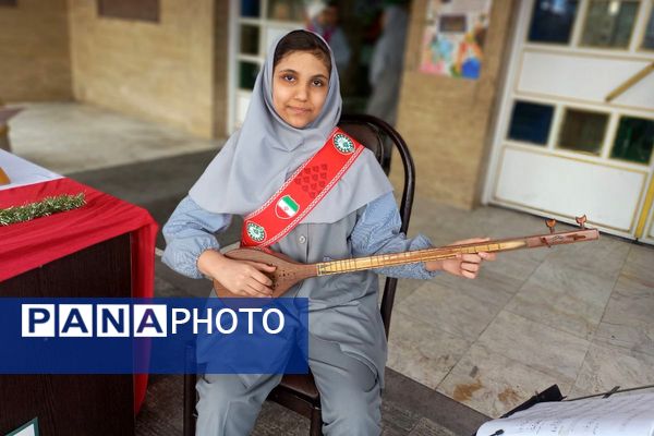 هم صدایی نسل آینده با انقلاب در مدرسه کودک مسلمان قرچک