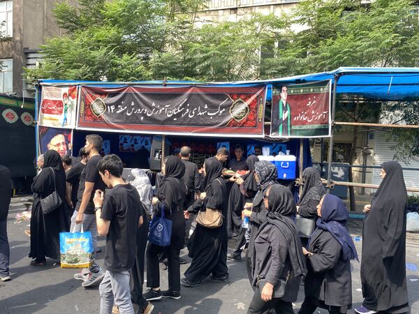 استقبال دلدادگان اباعبدالله الحسین (ع) از پیاده‌روی جاماندگان اربعین حسینی‌ 