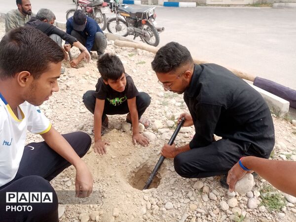 جوانان و مردم، پرچم عزا را در جای جای باغ شهر برافراشتند