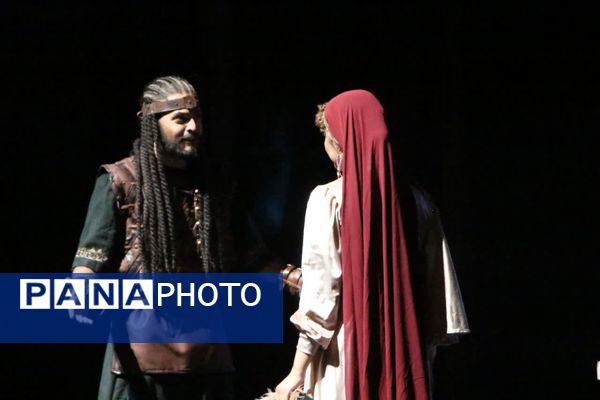 تئاتر «هیولاکش» روایتی نمایشی از شاهنامه در تالار بزرگ یزد