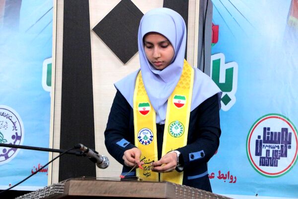 بهارستان دو صحنه همفکری، همدلی و همکاری پیشتازان در همایش یاوران انقلاب