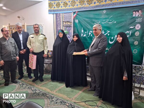 طنینِ «زنگِ مهر» در مدرسه شهدای صنف گردبافانِ منطقه ۱۶