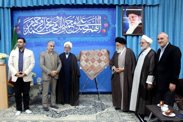 رونمایی کتاب «صبحی که در راه است» 