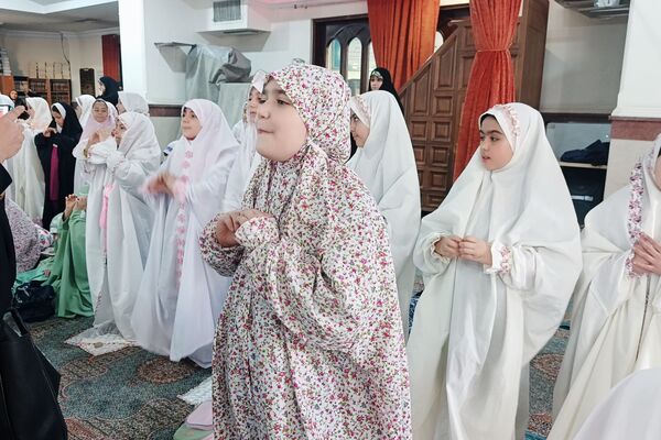 آیین جشن تکلیف دانش‌آموزان دختر شهرستان پردیس در فضایی معنوی و باشکوه