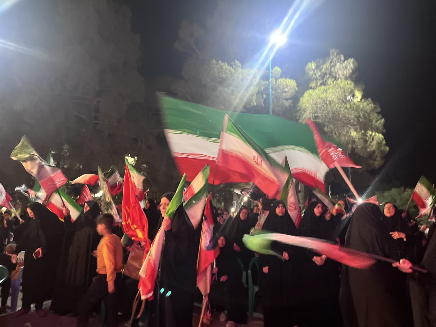 حضور مردم ابرکوه در سوگ فراق امام شهید امام خامنه‌ای 