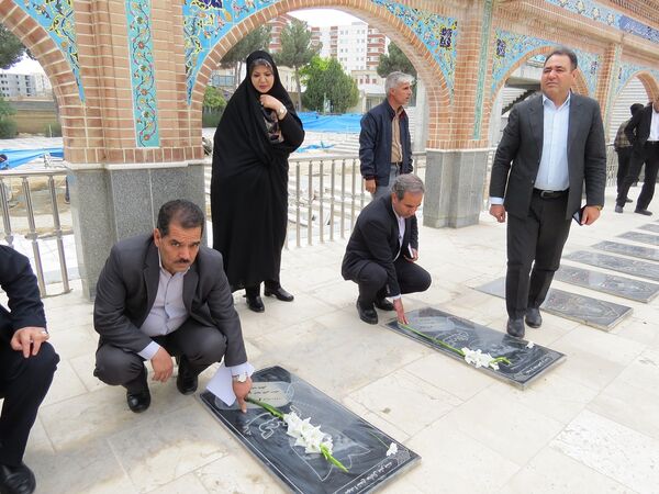 گلباران مزار شهدای دانش‌آموز و معلم در بجنورد