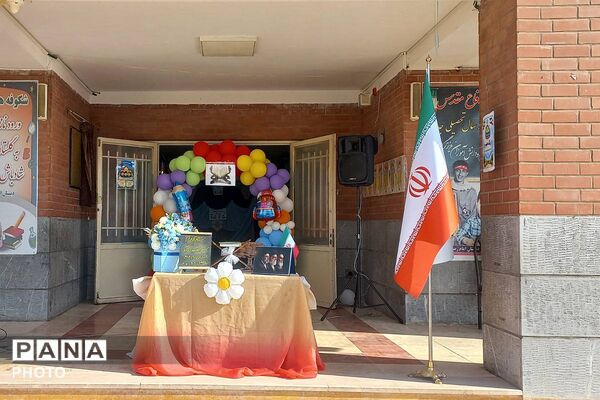  جشن شکوفه‌ها در دبستان امام رضا(ع) قیامدشت با حضور جمعی از مسئولان