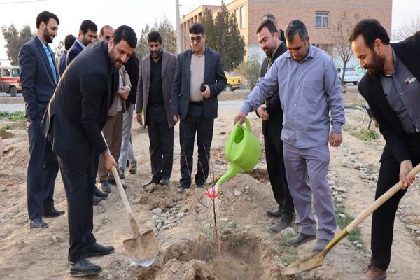 آیین روز درختکاری در هنرستان کشاورزی شهید باهنر پاکدشت 