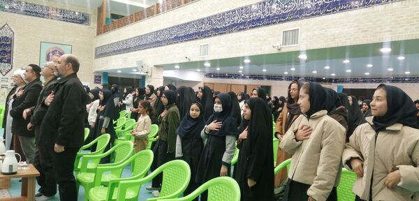 تقدیر از دانش‌آموزان برگزیده ناحیه چهار قم در جشنواره «فردا»