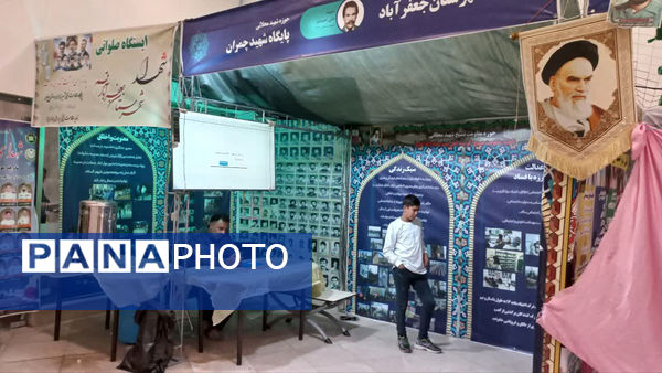 آماده‌سازی غرفه‌های نمایشگاه هفته دفاع مقدس استان قم
