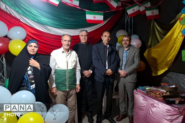 برپایی موکب «مدرسه رهبر شهید» در میدان هفت تیر نسیم‌شهر