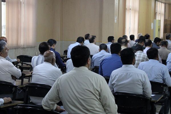 برگزاری جلسه انجمن اولیا دبیرستان شاهد بندرعباس 