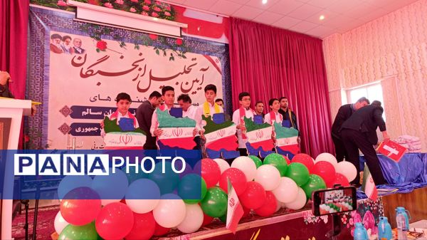 تجلیل از نخبگان فرهنگی و قرآنی شهرستان خلیل‌آباد