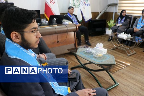 دیدار دانش‌آموزان پسر پیشتاز با مدیر سازمان دانش‌آموزی خراسان رضوی