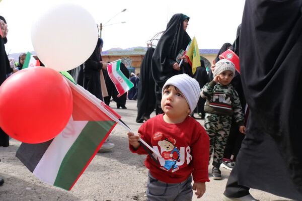 انقلاب را نسل جدید ادامه می دهند