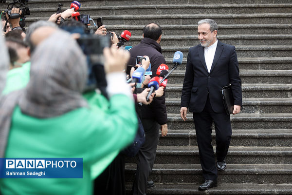 حاشیه جلسه هیات دولت - ۲۳ آبان