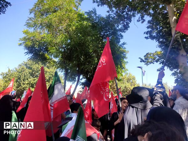 حضور پرشور ملت عظیم الشأن ایران در مراسم وداع با پیکر رهبر شهید