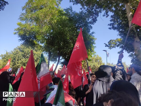 حضور پرشور ملت عظیم الشأن ایران در مراسم وداع با پیکر رهبر شهید