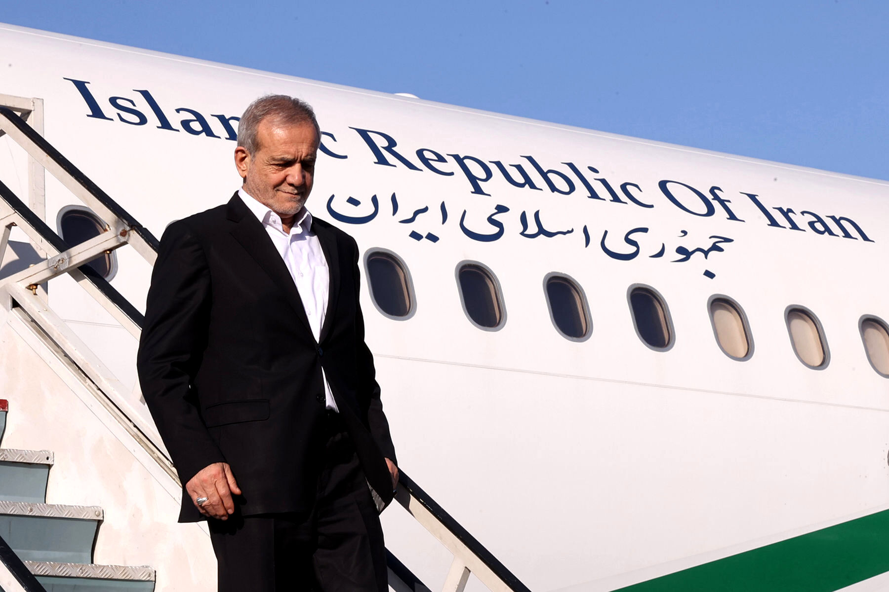 پزشکیان وارد قطر شد