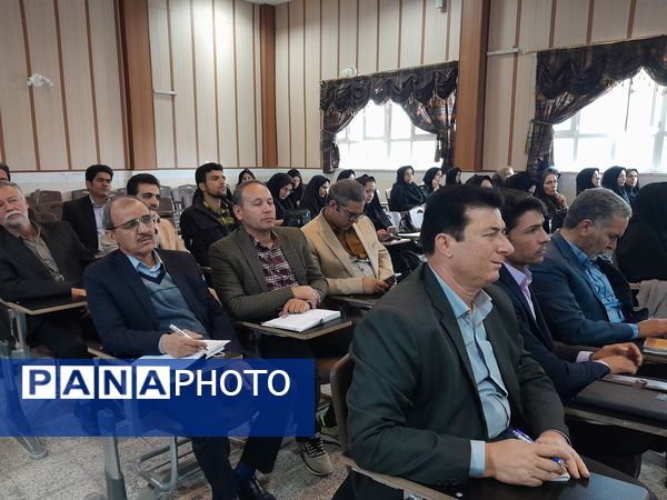 اولین نشست هم‌اندیشی مدیران مدارس مقطع متوسطه اول شهرستان تربت حیدریه 