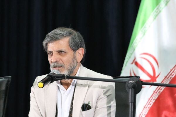 میزبانی میبد از طنزپردازان یزدی در شبی سرشار از لبخند