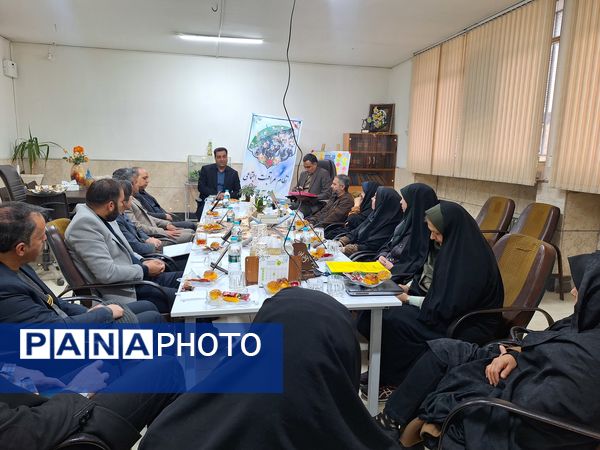 بازدید مدیرکل آموزش و پرورش استان اصفهان از مدرسه حضرت زینب (س) ناحیه ۴ (در طرح نماد)