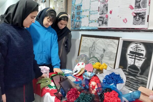 نمایشگاه هنری «هفته ماها» روایت تصویر از پیوندهای نادیدنی