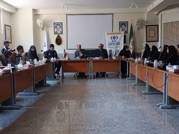 تجلیل از دانش‌آموز خبرنگاران پانا کاشان