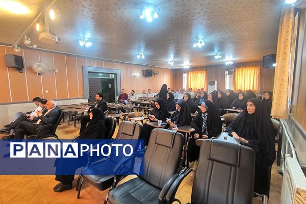 برگزاری جلسه شورای اداری در اداره ناحیه یک شهرری