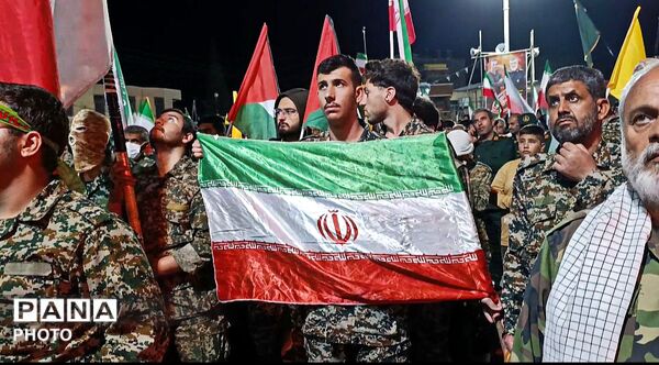 حضور بسیجیان فیروزآباد در میدان امام(ره)