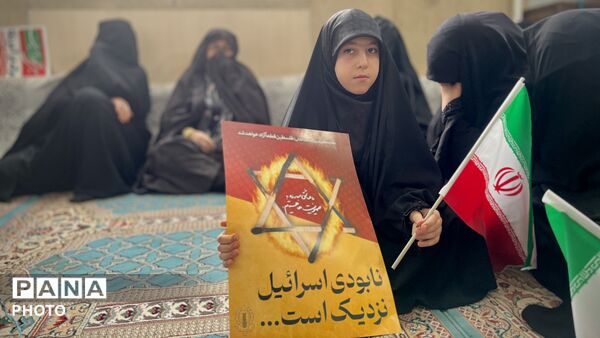 نماز جماعتی که در غم فراق پدر امت خوانده شد