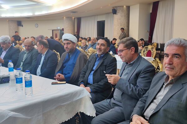 آیین تجلیل ازخادمین مراسم اعتکاف دانش‌آموزی