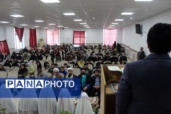 تقدیر از برگزیدگان مسابقات قرآن، عترت و نماز در گلوگاه 