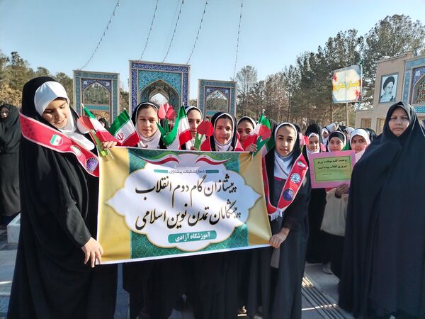 آغاز مراسم دهه فجر با شعار  «حضور تا ظهور» در گلزار شهدای سبزوار