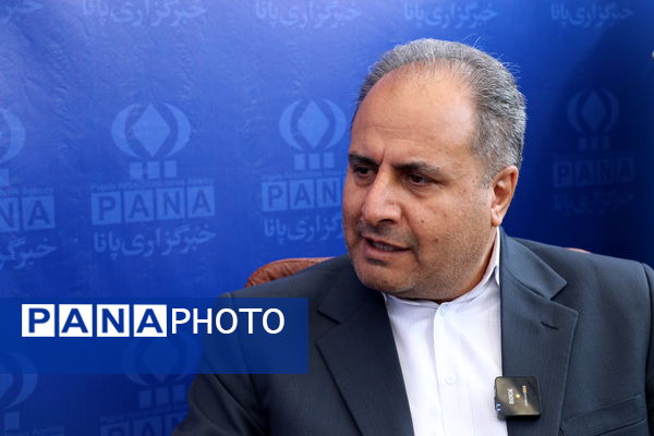 غرفه نسل افتخار سازمان دانش‌آموزی استان آذربایجان شرقی در راهپیمایی ۱۳‌ آبان