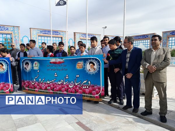 آیین نواختن زنگ سپاس معلم در دبیرستان دخترانه ارشاد تربت حیدریه 