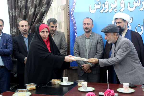 آیین تقدیر از دانش‌آموزان برگزیده مسابقات و جشنواره‌های بین‌المللی در گلوگاه
