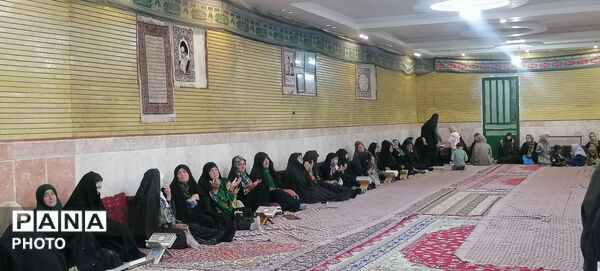 ضیافت افطاری و اقامه نماز جماعت در روز چهارم ماه مبارک رمضان در حسینیه شهر بار نیشابور 