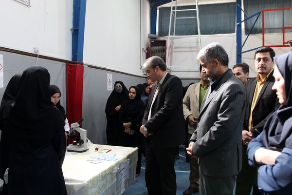 گرامیداشت روز آزمایشگاه در دبیرستان دخترانه شاهد غرویان وکیلی (۲۲)