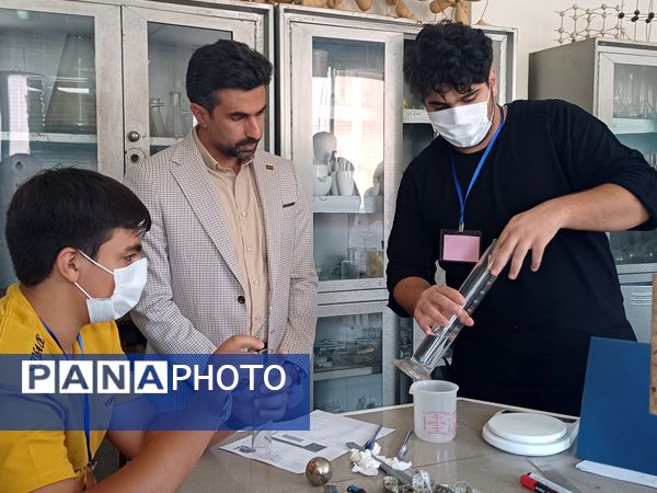 بیست و سومین دوره مسابقات آزمایشگاهی علمی مدارس در پژوهشسرای دکتر چمران شهرستان برخوار 