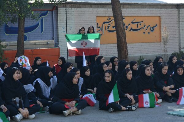 از حرکات رزمی دانش‌آموزان تا طناب‌کشی معلمان، المپیاد ورزشی مدرسه حکمت بهارستان‌دو