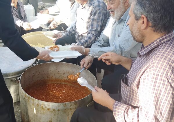 توزیع غذای گرم به‌مناسبت عید سعید غدیر خم در بجنورد