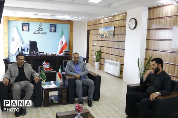 تجلیل فرماندار فیروزکوه از کارکنان حراست 