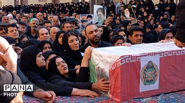 شهید عالی بر دوش هم استانی های خود تشیع شد 