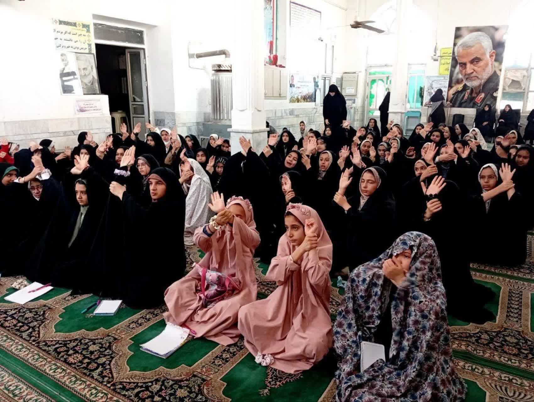 اعتکاف دانش آموزی در مسجد جامع روستای دهنو شهرستان خلیل آباد