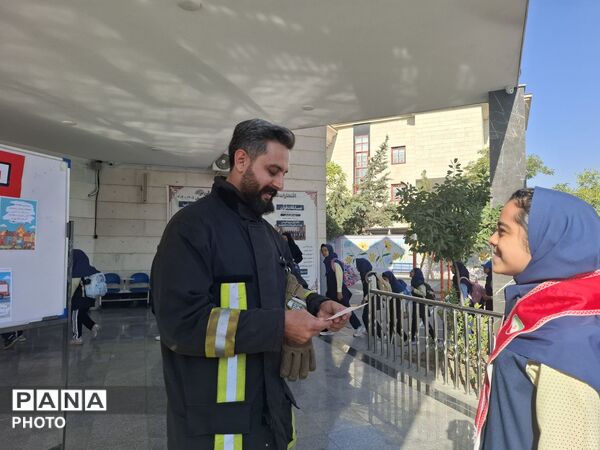 گرامیداشت روز آتش نشانی و ایمنی در مدرسه مصلی نژاد