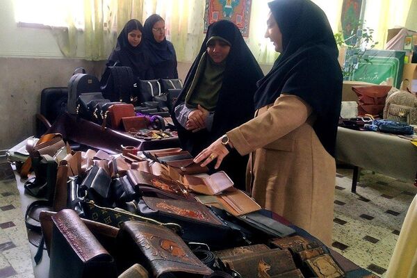برگزاری جشنواره هفته مشاغل در هنرستان کوثر قیامدشت ری یک