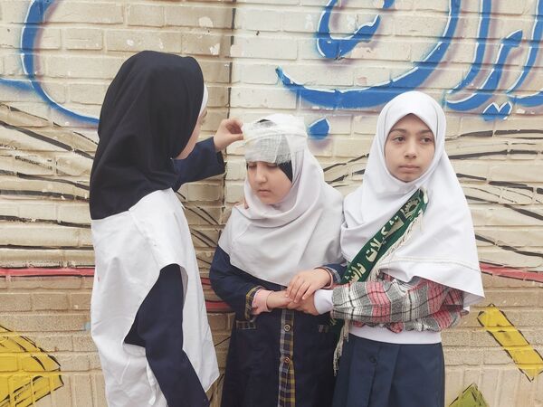 بیست و ششمین مانور زلزله در دبستان شهیدان فاضل الحسینی ۱